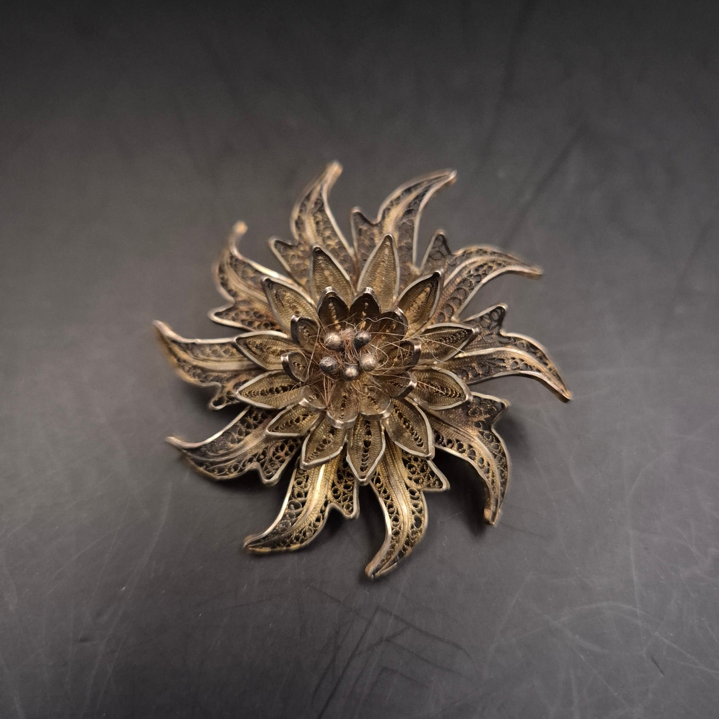 Antike Filigran Brosche Silber – Kunstvolle Handarbeit im Vintage Stil