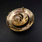 Elegante Goldfarbene Brosche mit Perle – Klassisches Spiral-Design