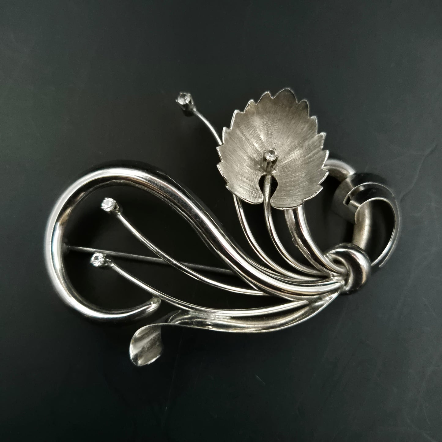 Elegante Vintage Damen Brosche – Florales Design mit Kristallen