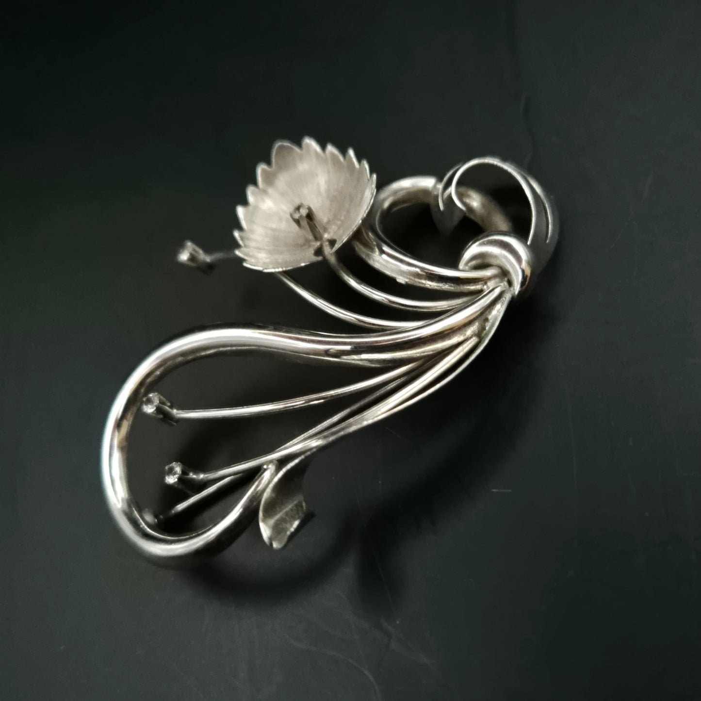 Elegante Vintage Damen Brosche – Florales Design mit Kristallen