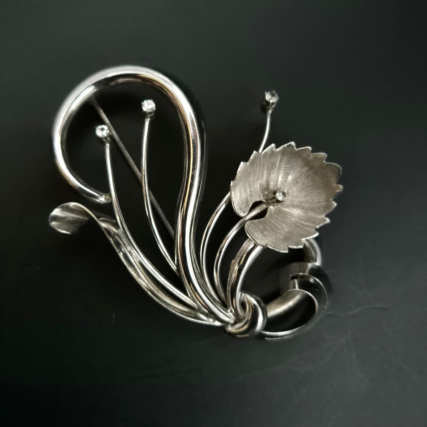 Elegante Vintage Damen Brosche – Florales Design mit Kristallen