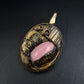 Antiker Vintage Anhänger mit Rosa Stein – Goldfarbenes Relief Design