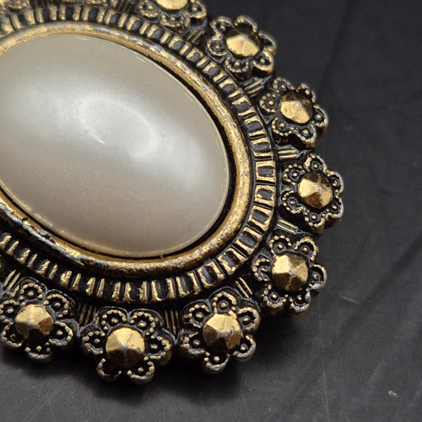 Edle Vintage Brosche mit Großer Perle – Klassisches Design aus Deutschland