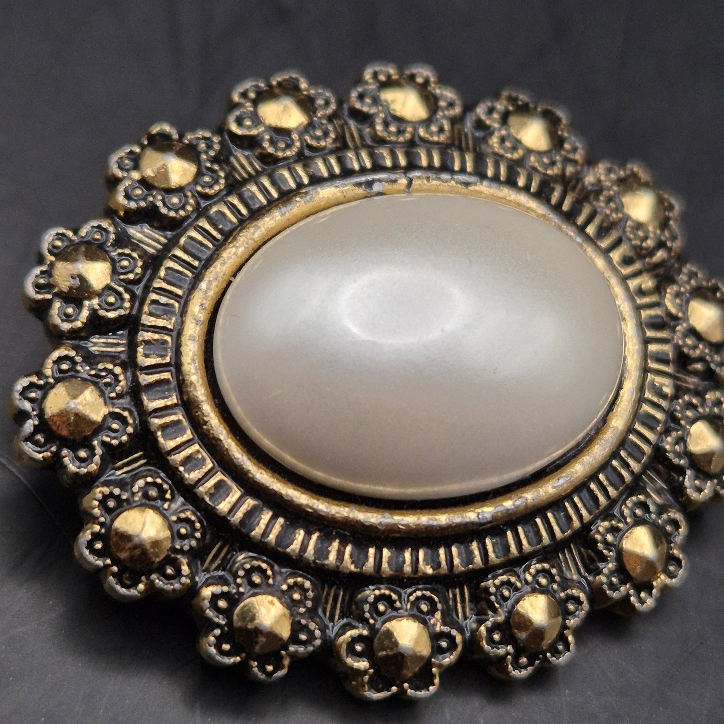Edle Vintage Brosche mit Großer Perle – Klassisches Design aus Deutschland