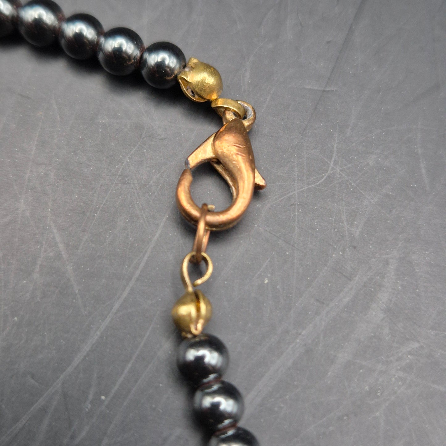 Elegante Hämatit Damen Kette – Geometrischer Anhänger in Anthrazit