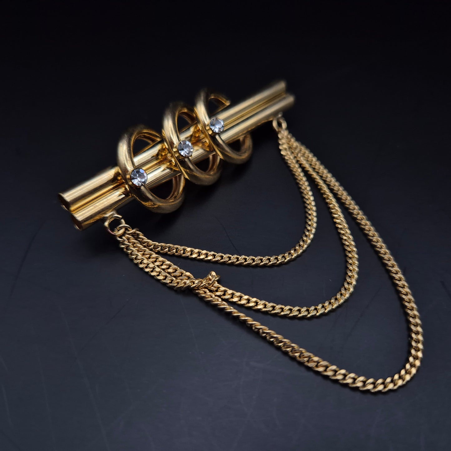 Elegante Goldene Brosche mit Kristallbesatz – Stilvolle Damen Brosche