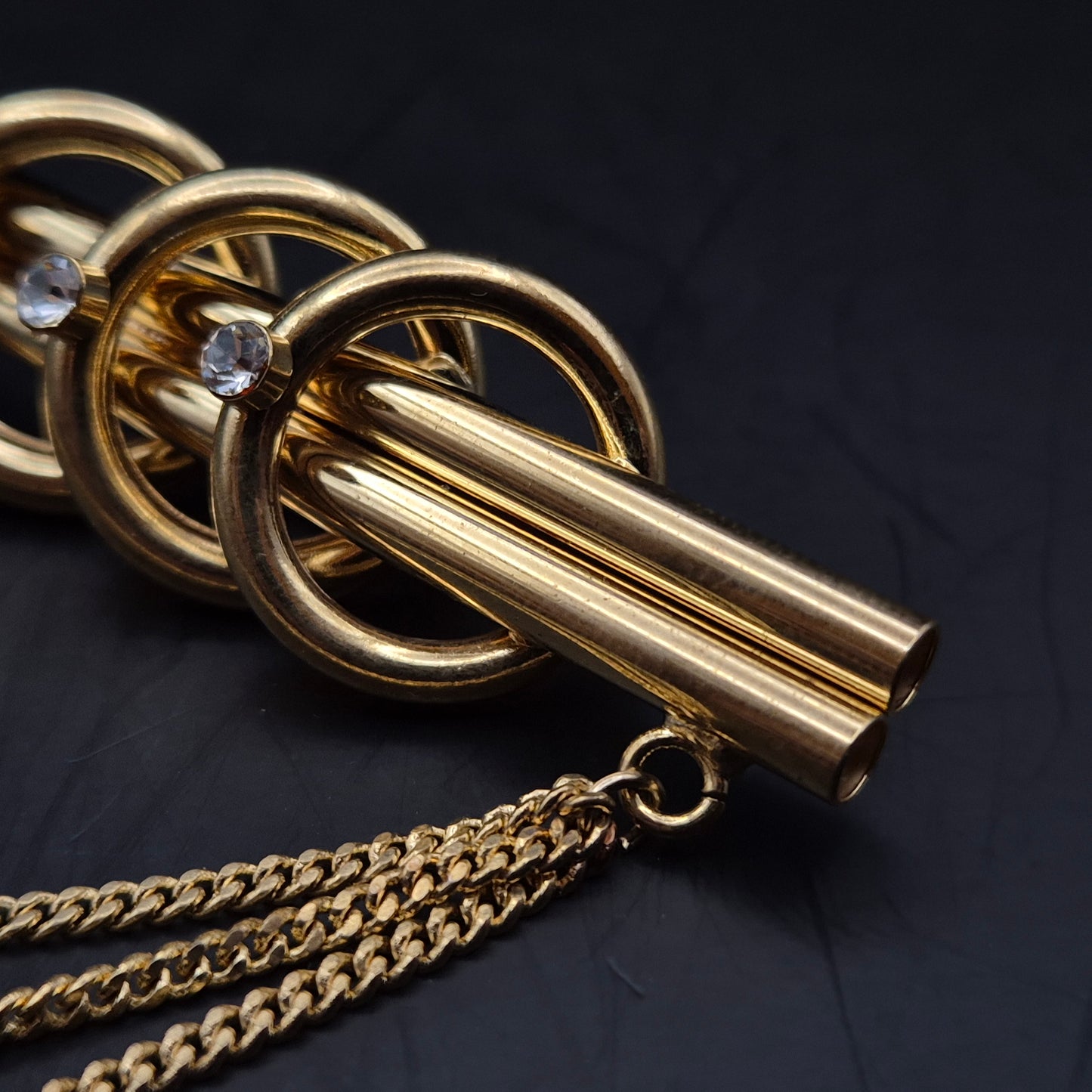 Elegante Goldene Brosche mit Kristallbesatz – Stilvolle Damen Brosche