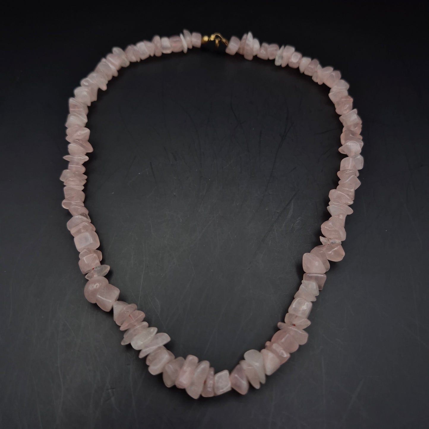 Elegante Rosenquarz Splitterkette – Zartrosa Naturstein Damen Kette