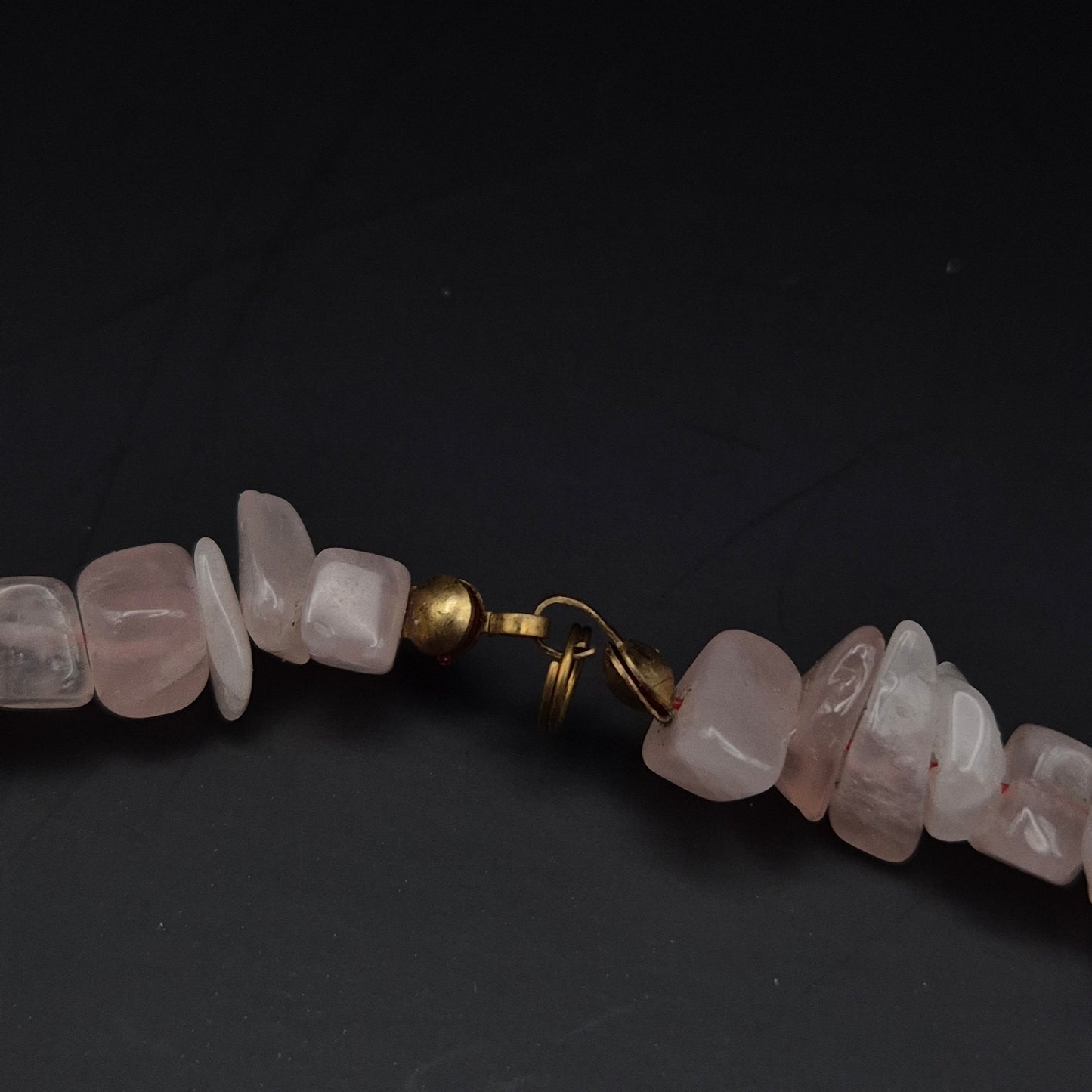 Elegante Rosenquarz Splitterkette – Zartrosa Naturstein Damen Kette