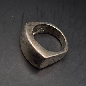 Massiver Herren Ring – Robuster Siegelring Stil in Silber Optik