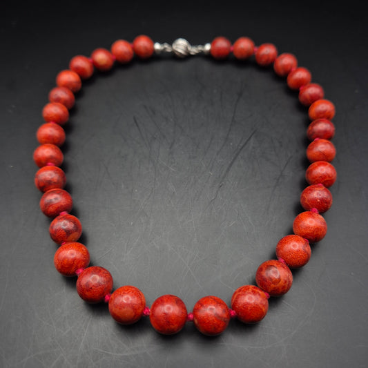 Elegante Rote Korallen Kette – Klassische Perlen Halskette mit Silberverschluss