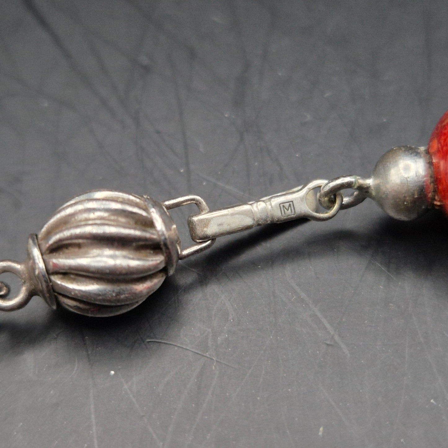 Elegante Rote Korallen Kette – Klassische Perlen Halskette mit Silberverschluss
