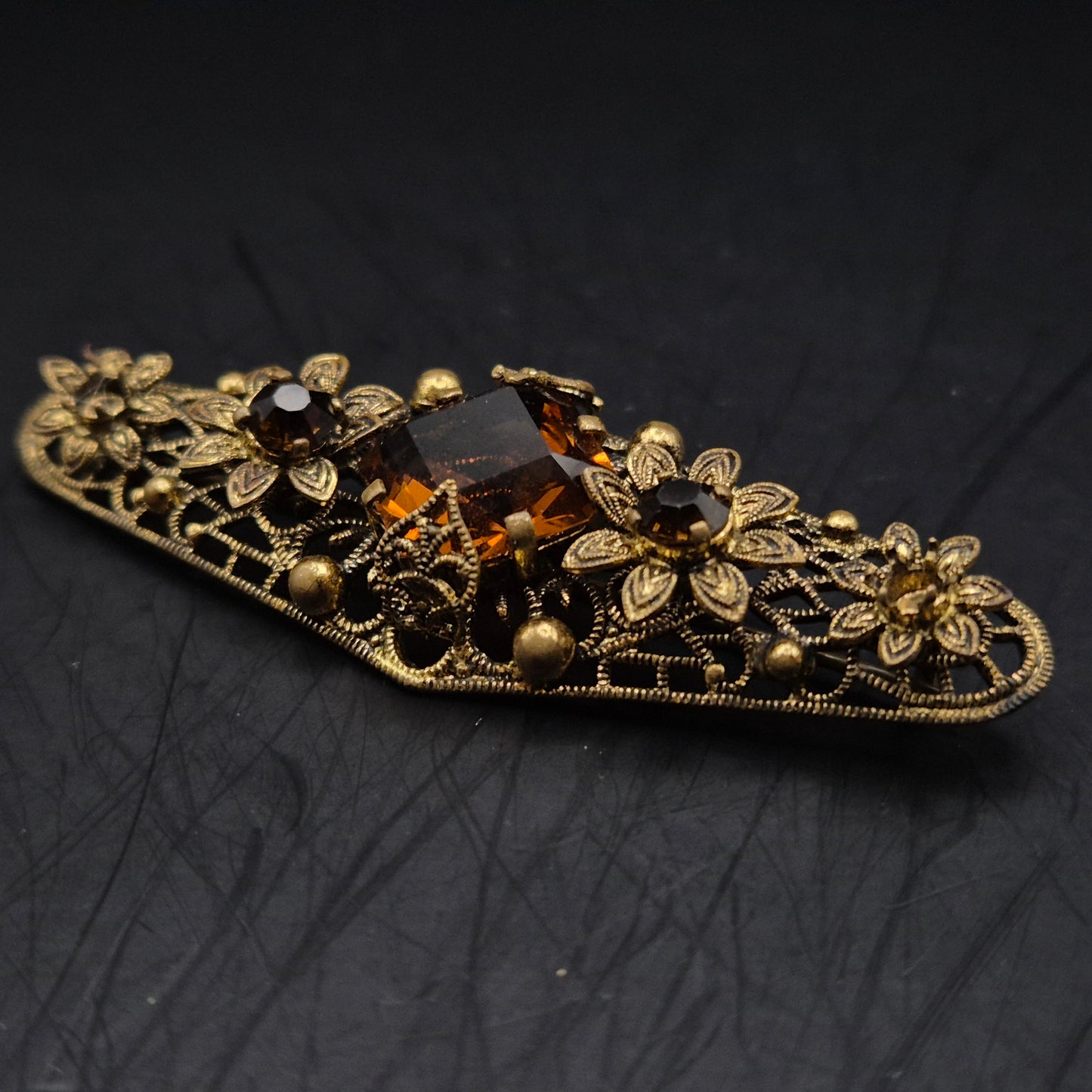 Antike Filigran Brosche mit Bernstein-Optik – Vintage Schmuck
