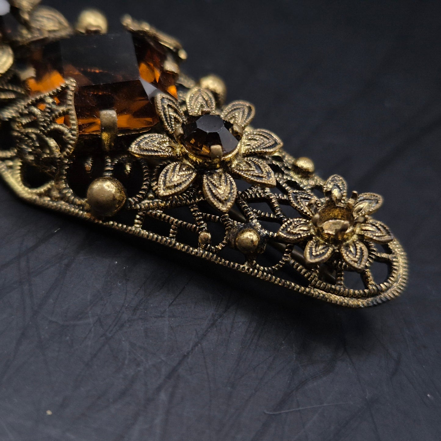 Antike Filigran Brosche mit Bernstein-Optik – Vintage Schmuck