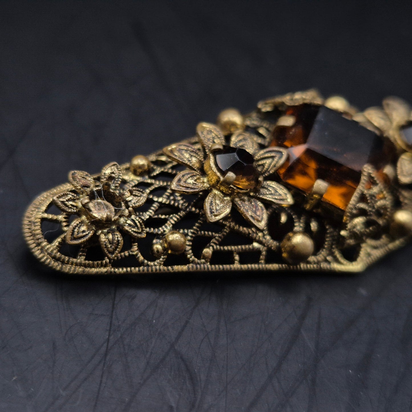 Antike Filigran Brosche mit Bernstein-Optik – Vintage Schmuck