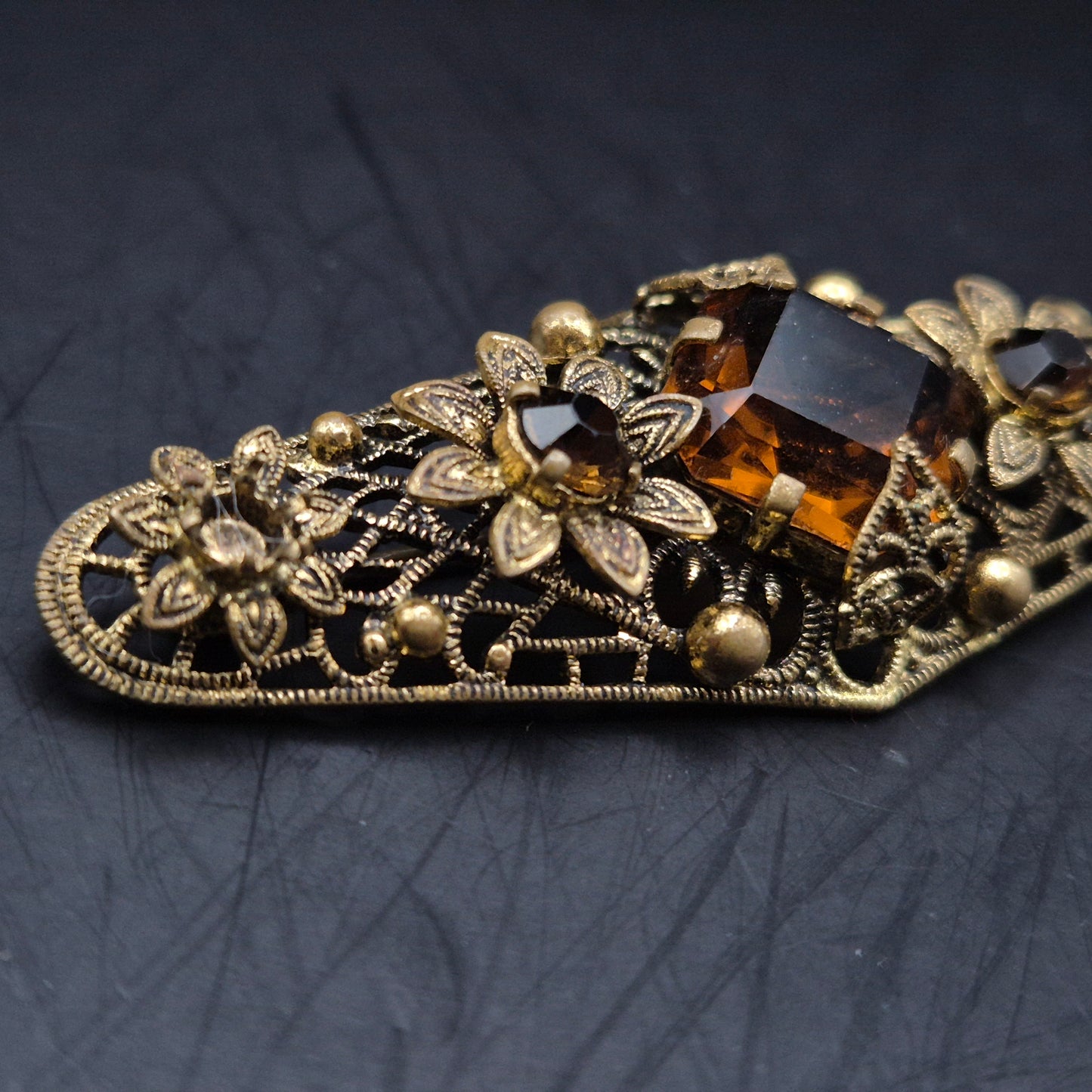 Antike Filigran Brosche mit Bernstein-Optik – Vintage Schmuck