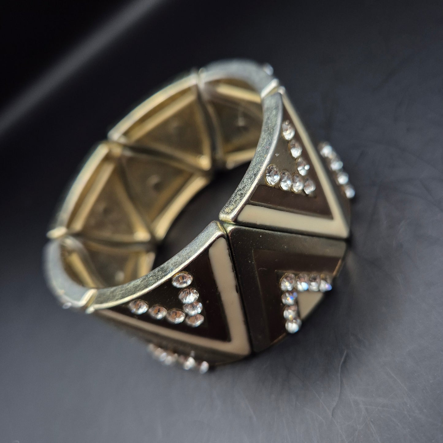 Modisches Damen Armband – Geometrisches Design mit Strass-Verzierung
