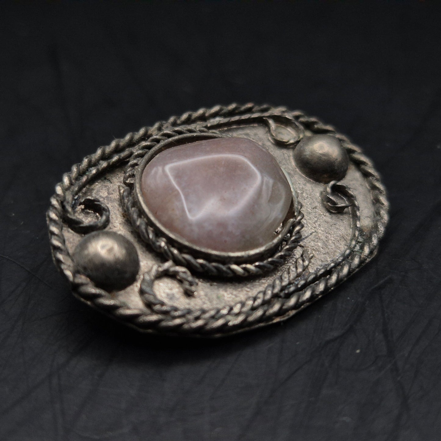 Vintage Brosche mit Naturstein – Antik-Stil Silber-Optik für Sammler