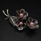 Elegante Blumen Brosche mit Rosa Perlen – Vintage Design für Damen