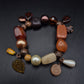 Stilvolles Damen Armband – Erdtöne mit Goldfluss und Charms