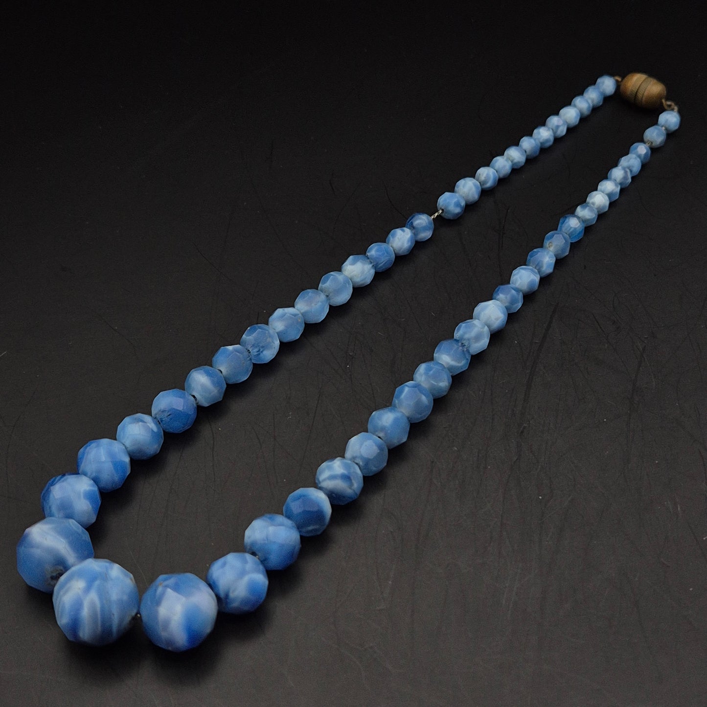 Elegante Vintage Damen Kette – Blau marmorierte Perlen im Art-Déco-Stil