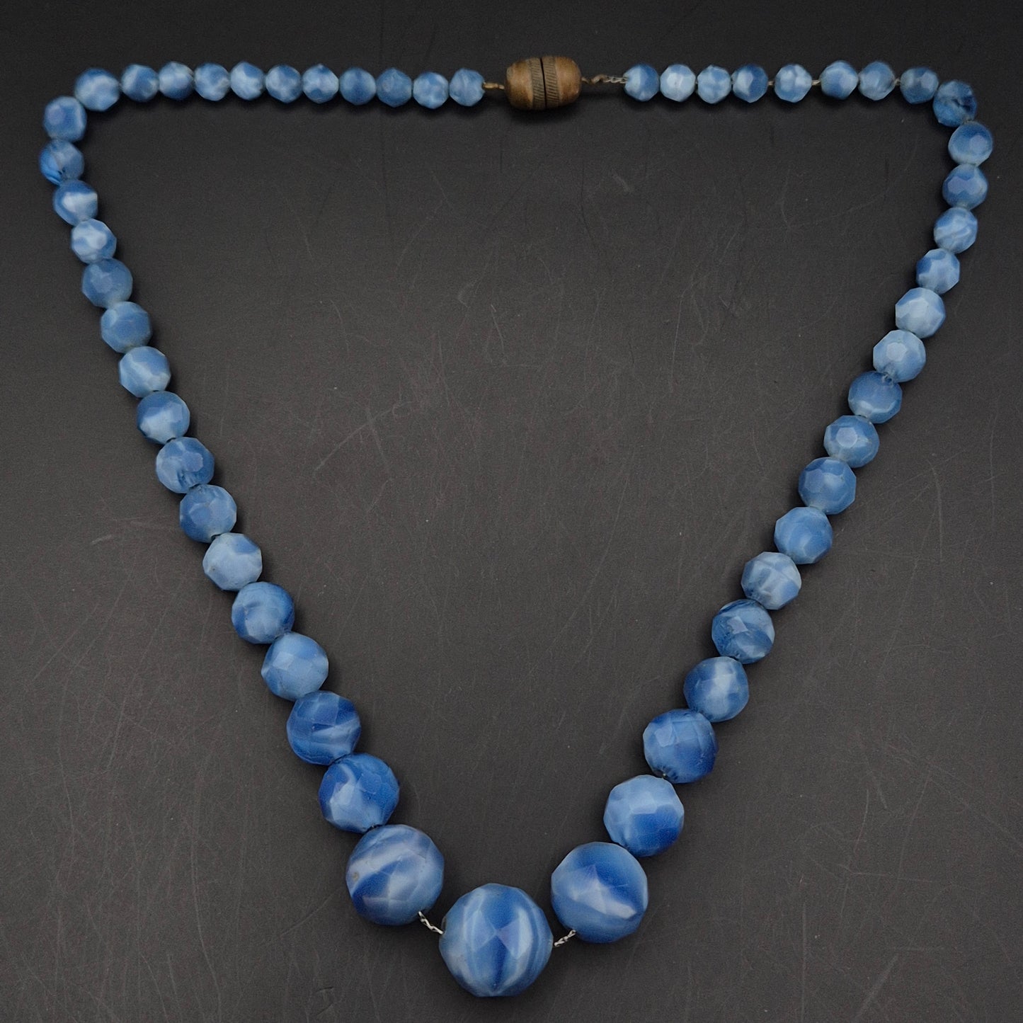 Elegante Vintage Damen Kette – Blau marmorierte Perlen im Art-Déco-Stil