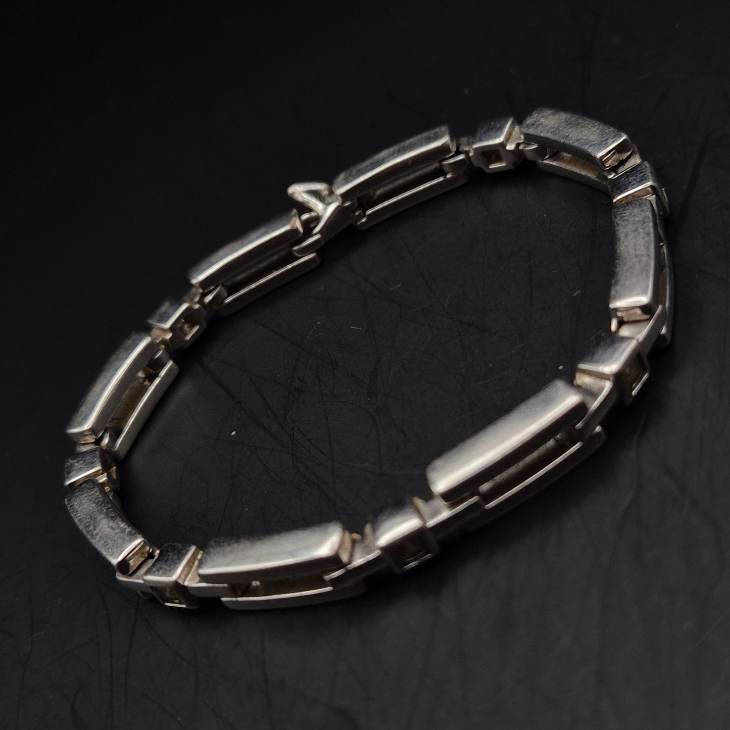 Modernes Damen Armband – Silberfarben mit funkelnden Zirkonia