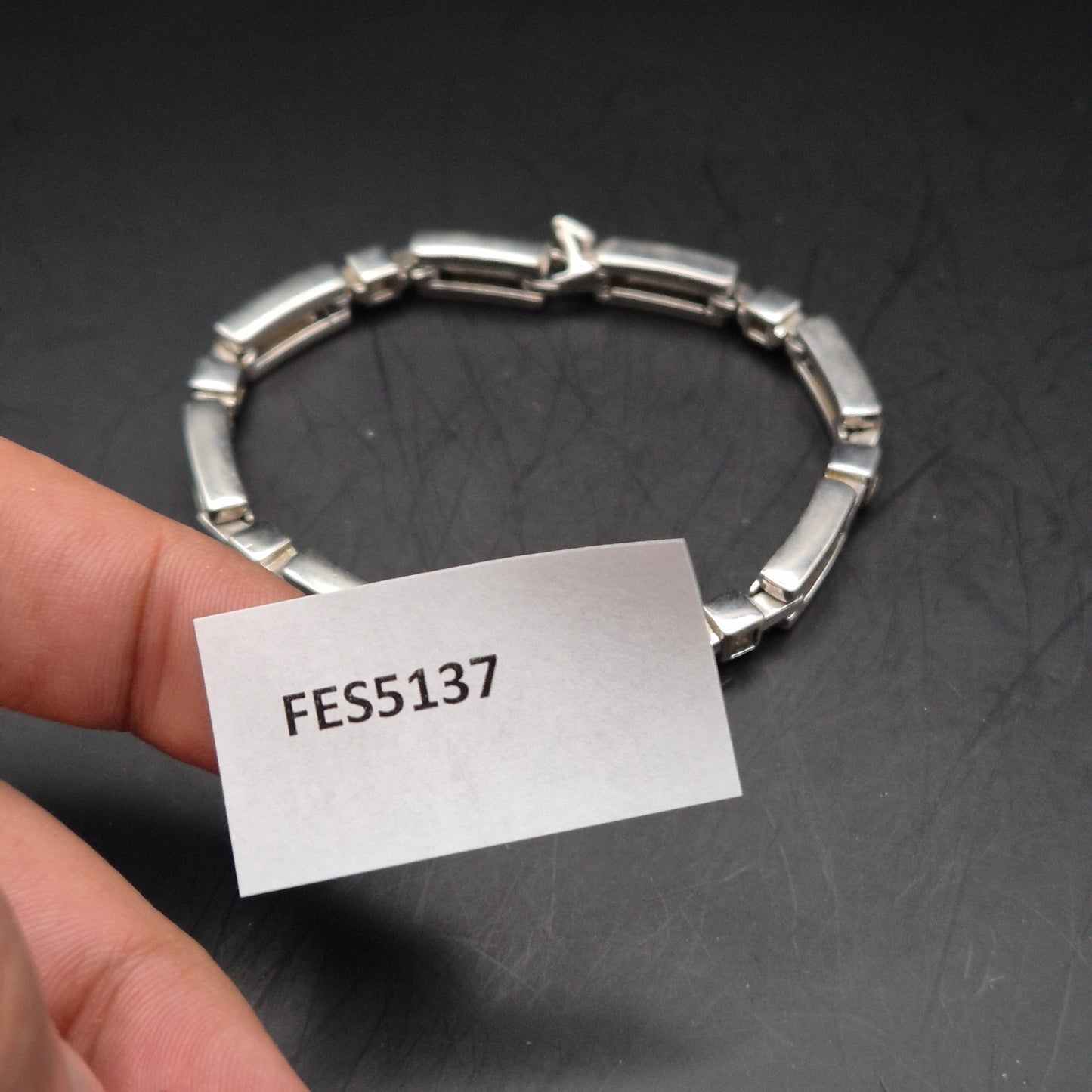 Modernes Damen Armband – Silberfarben mit funkelnden Zirkonia