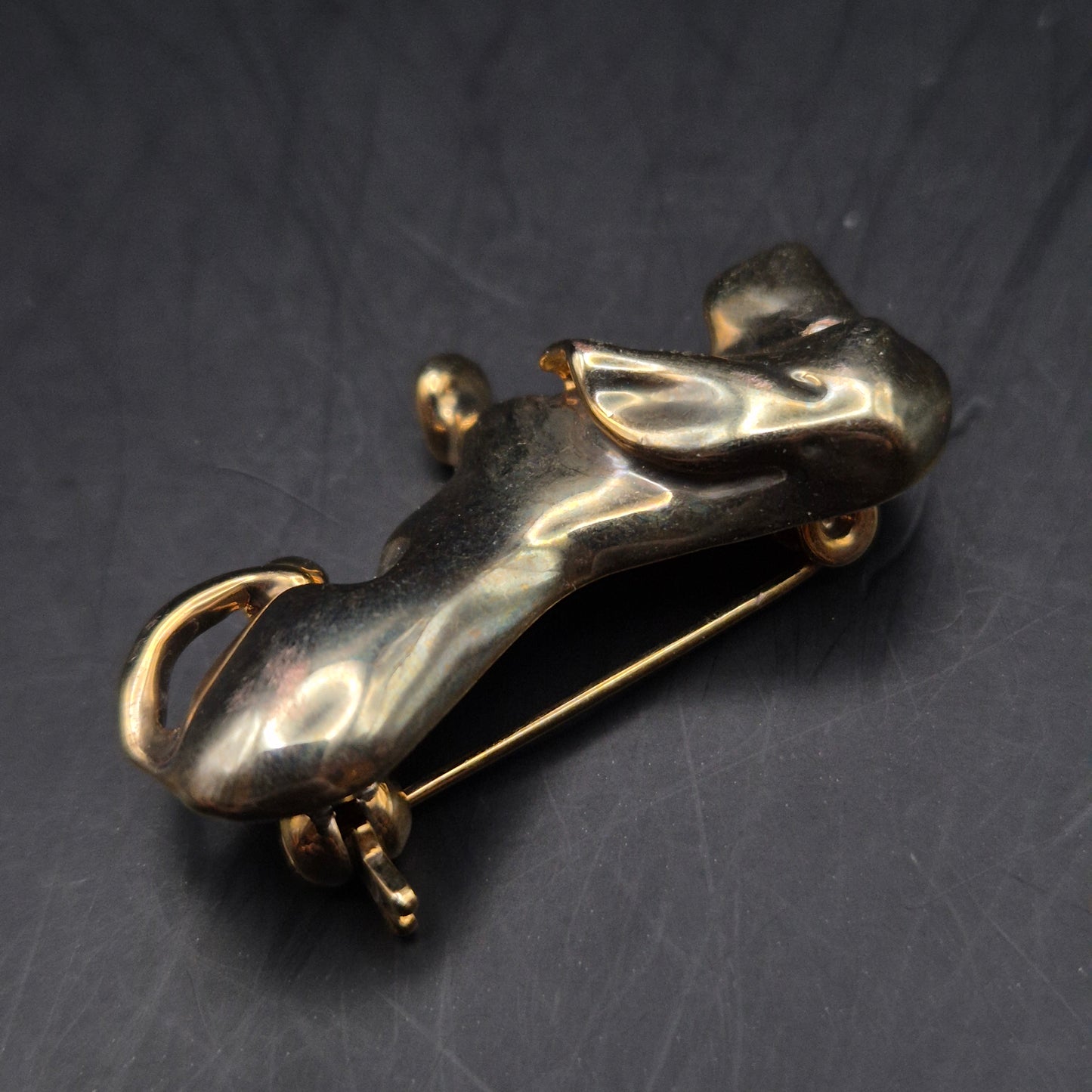 Gold farbene Dackel Brosche – Niedliches Accessoire für Hunde Liebhaber