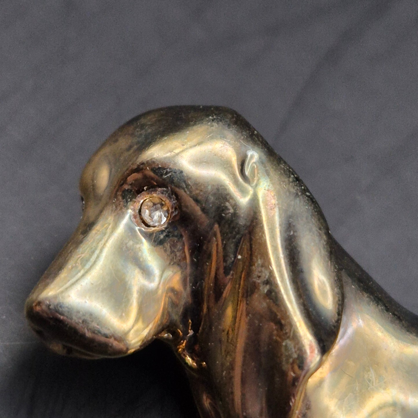 Gold farbene Dackel Brosche – Niedliches Accessoire für Hunde Liebhaber