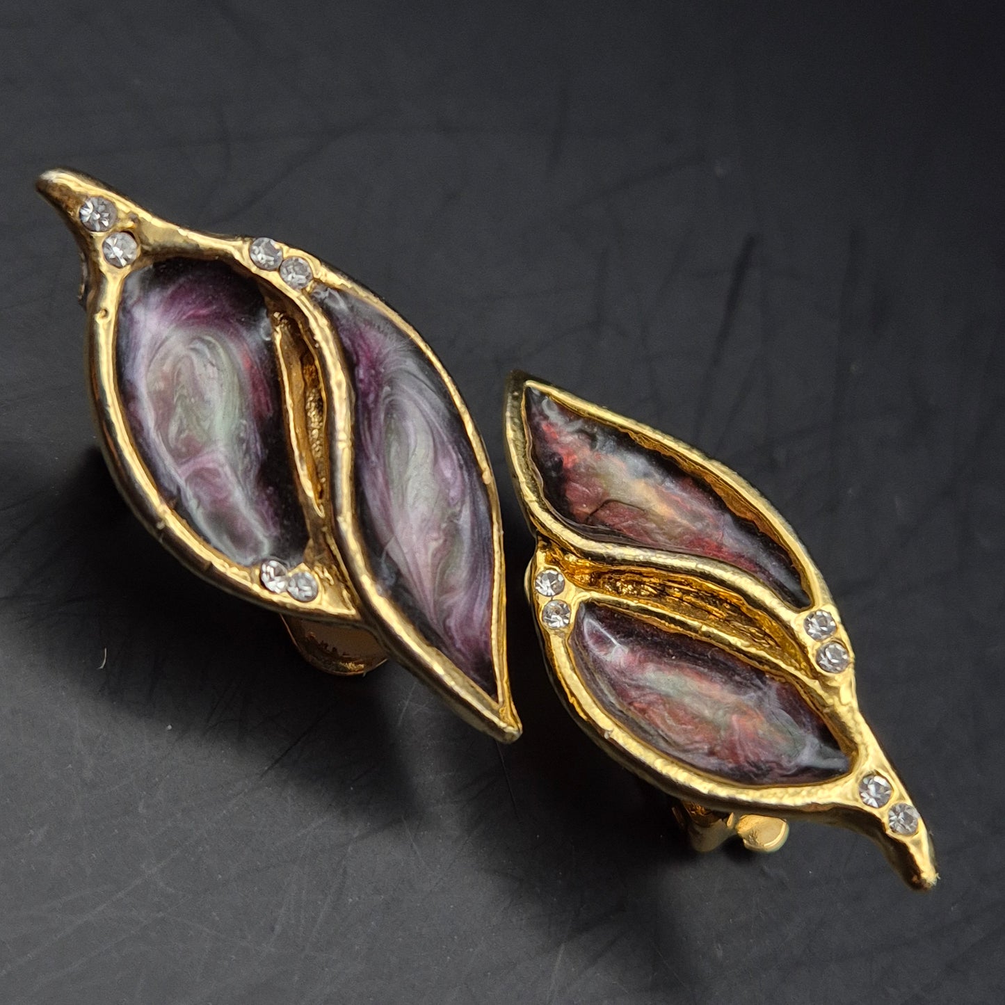Elegante Blatt-Ohrclips mit Emaille und Kristallen – Vintage Stil Damen Ohrringe