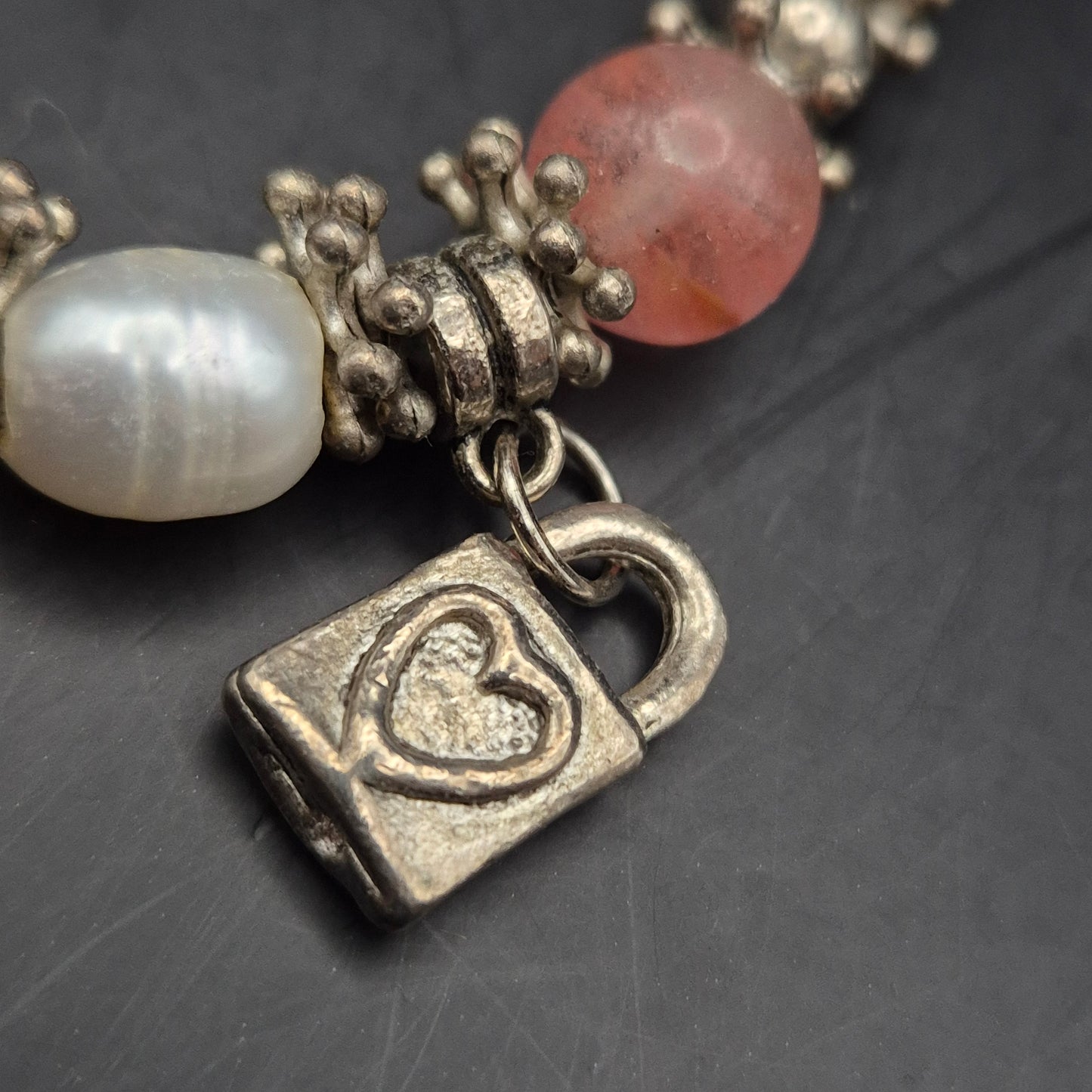 Charmantes Damen Armband mit Rosenquarz & Perlen – Verspielter Boho-Stil