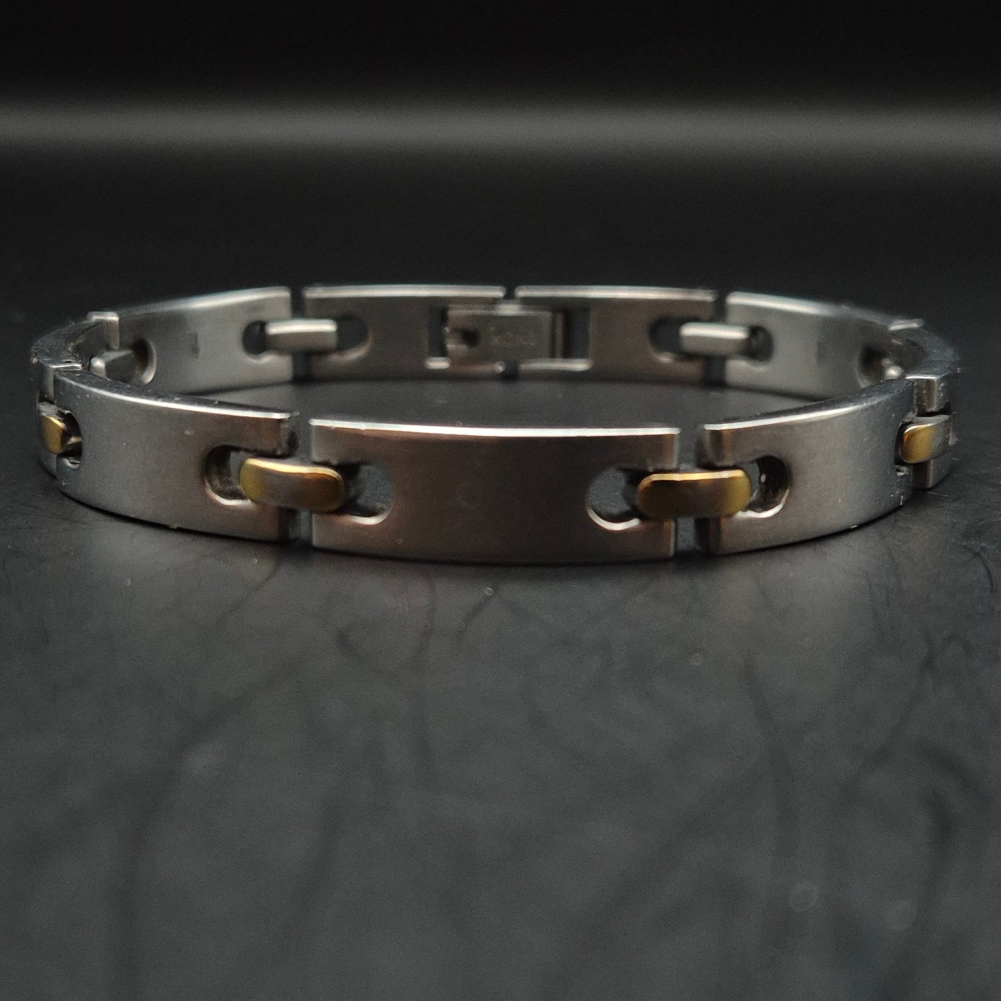 Modernes Rochet Herren Armband – Edelstahl mit Gold-Akzenten