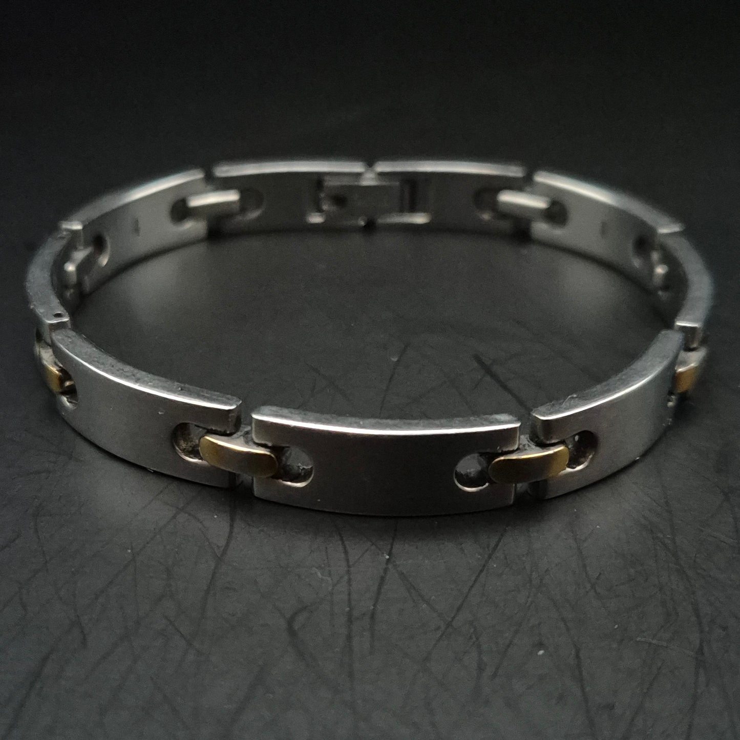 Modernes Rochet Herren Armband – Edelstahl mit Gold-Akzenten