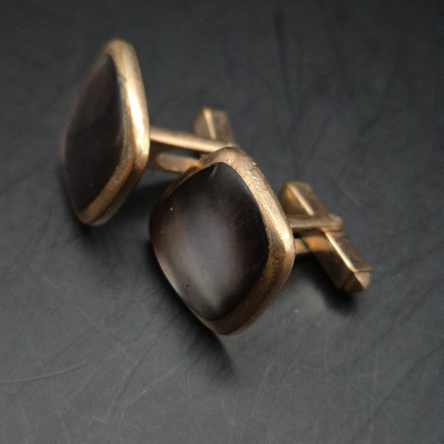 Vintage Manschettenknöpfe Goldfarben mit Dunklem Stein – Klassisch & Edel