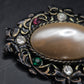 Elegante Vintage Brosche – Kunstvolles Design mit bunten Steinen