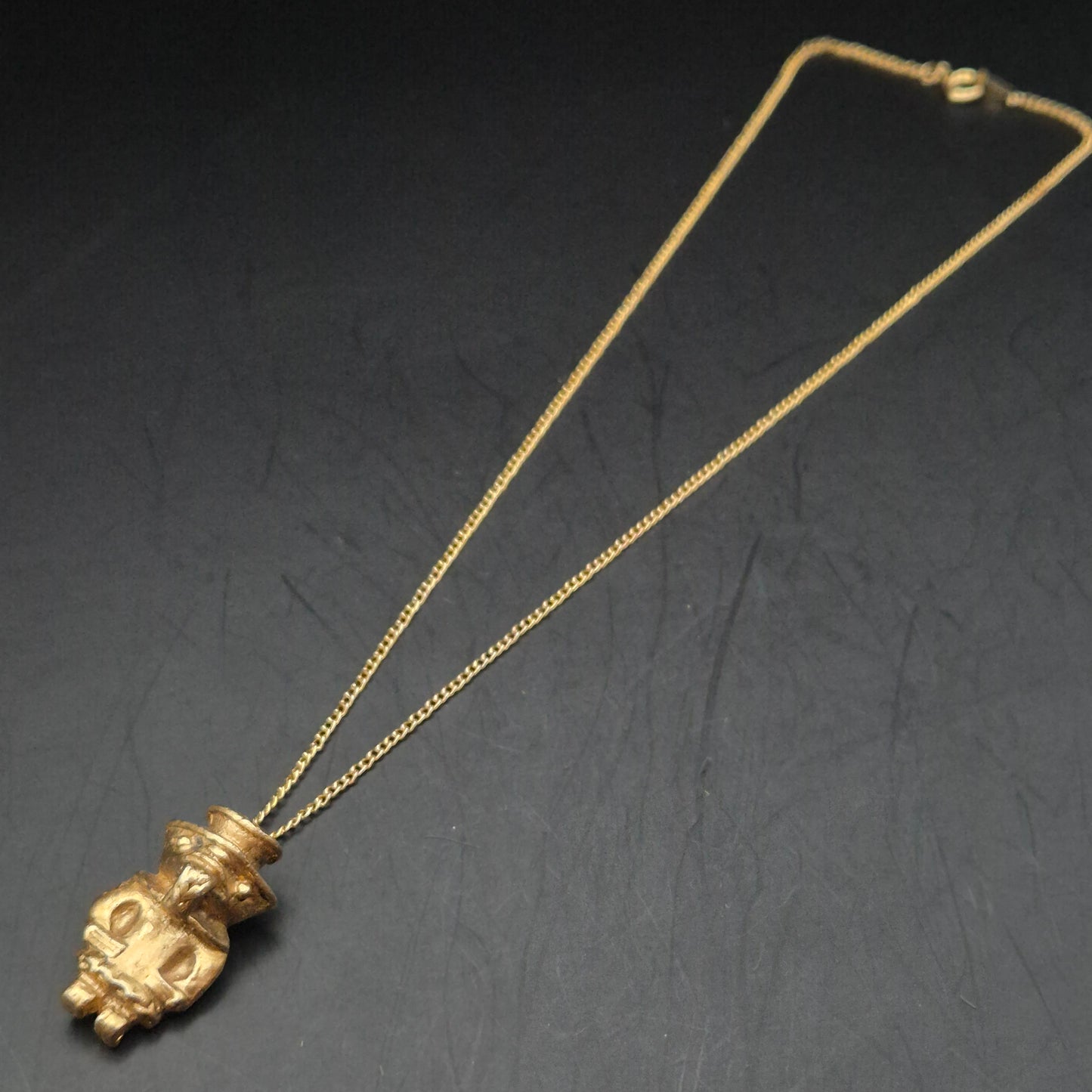 Antike Pre-Columbian Style Figur Anhänger Kette – Goldfarbenes Ethno Design