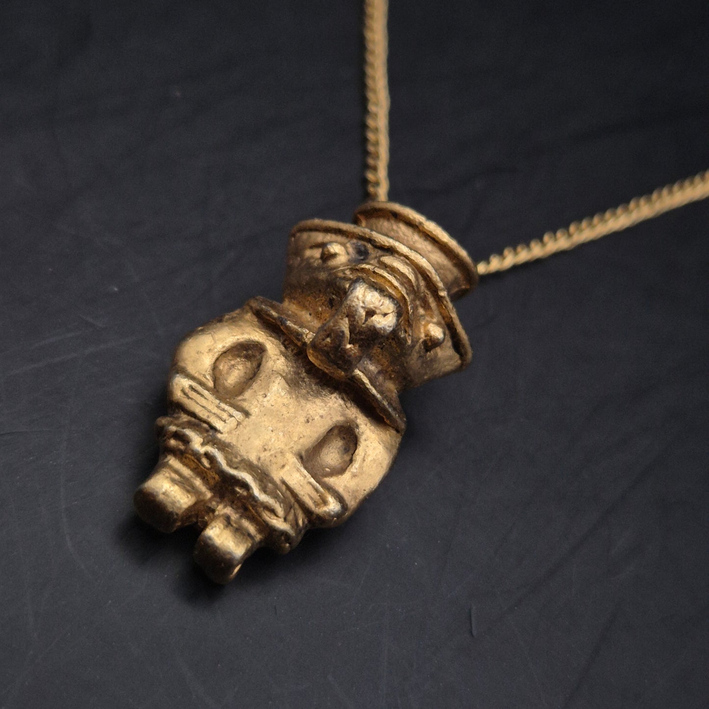 Antike Pre-Columbian Style Figur Anhänger Kette – Goldfarbenes Ethno Design