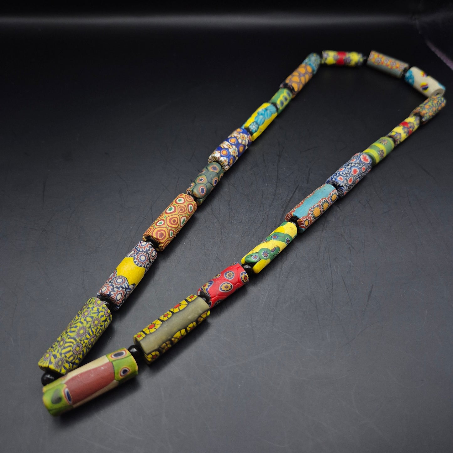 Antike Millefiori Glasperlen Kette – Farbenfrohe Afrikanische Handelsperlen