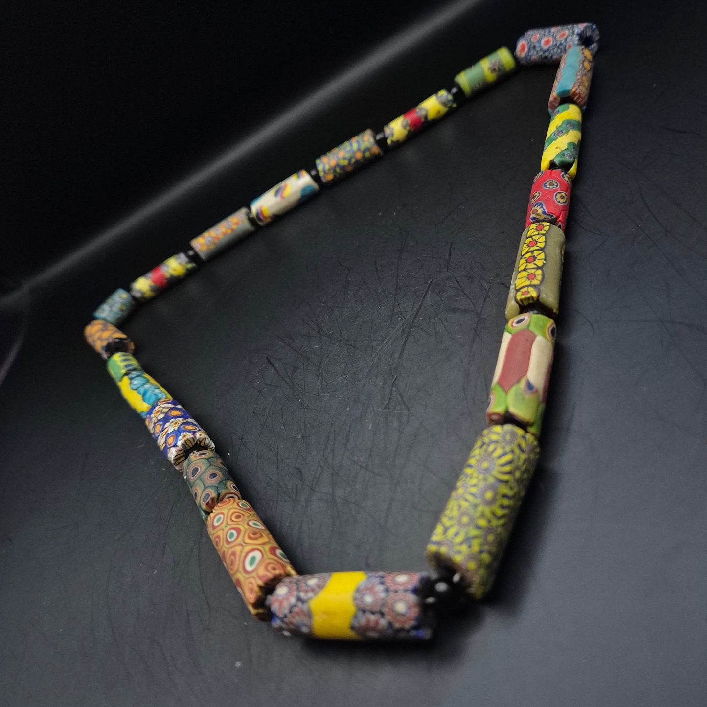 Antike Millefiori Glasperlen Kette – Farbenfrohe Afrikanische Handelsperlen