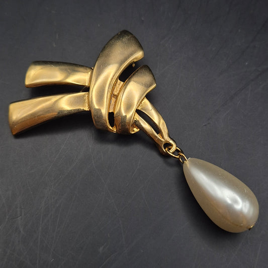 Edle Vintage Brosche mit Tropfenperle – Goldenes Design für Damen