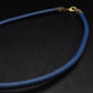 Markante Kreuz Halskette in Gold-Optik – Blaues Stein-Element