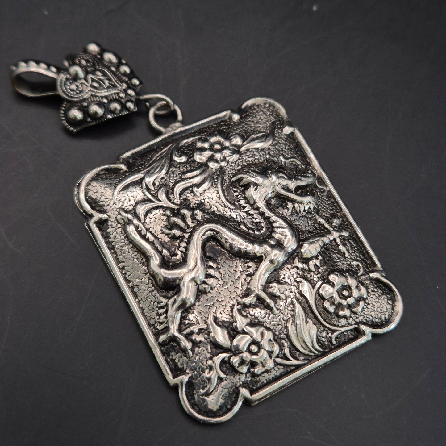 Antiker Vintage Silber Anhänger – Mythischer Drache im Orient-Stil