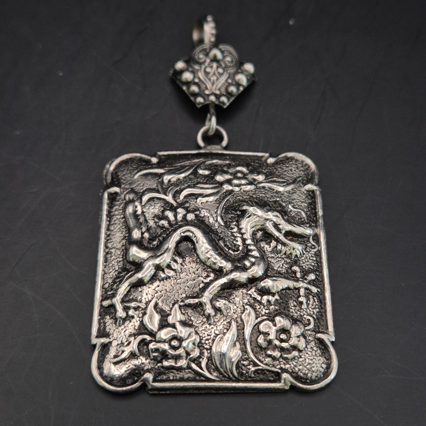 Antiker Vintage Silber Anhänger – Mythischer Drache im Orient-Stil