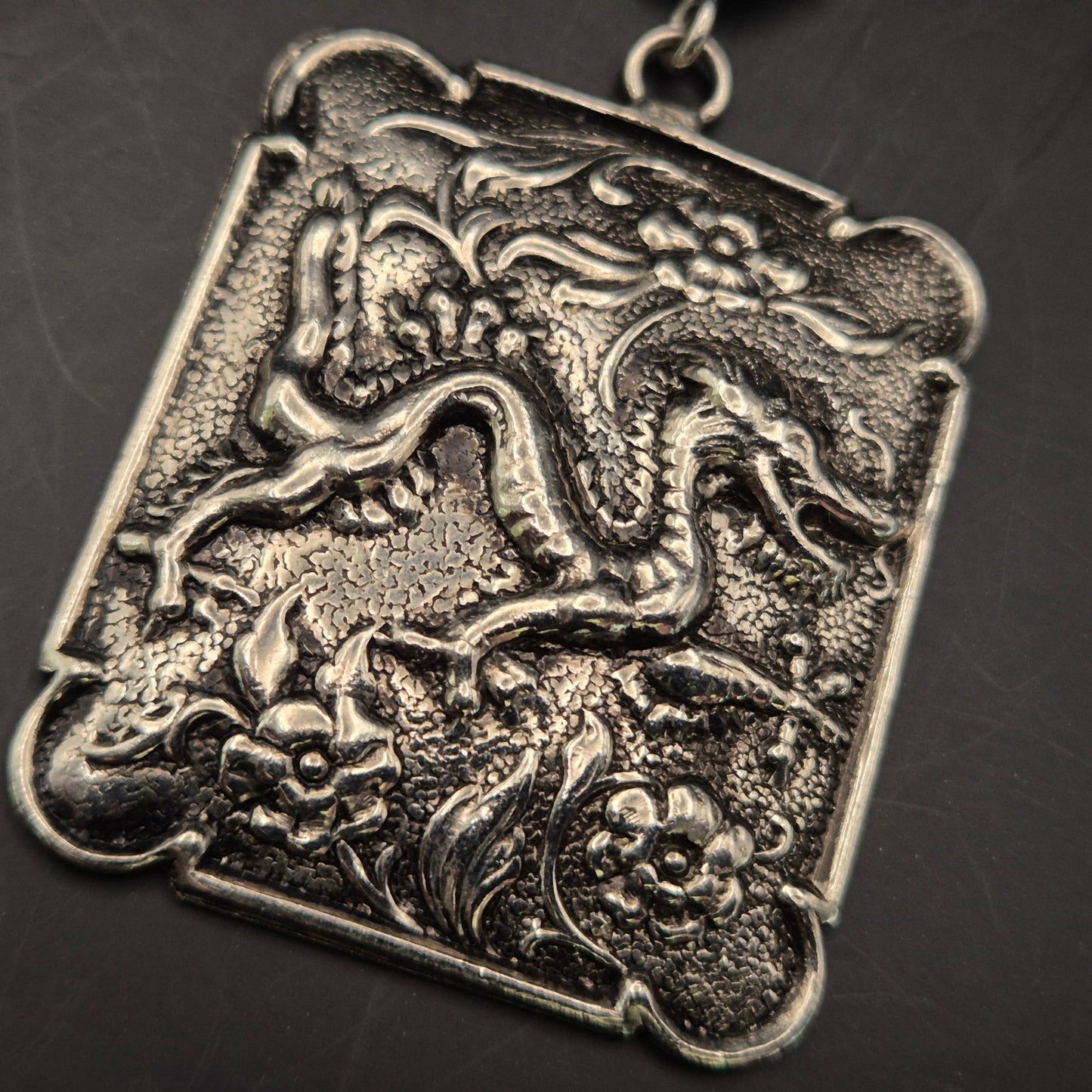 Antiker Vintage Silber Anhänger – Mythischer Drache im Orient-Stil