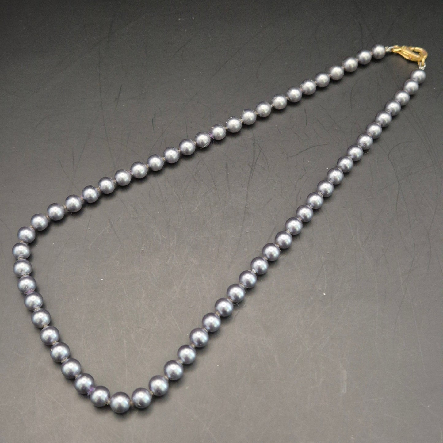 Edle Perlen Kette in Anthrazit – Klassische Eleganz für Damen