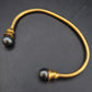 Eleganter Goldfarbener Armreif mit Perlen – Klassisches Damen Accessoire