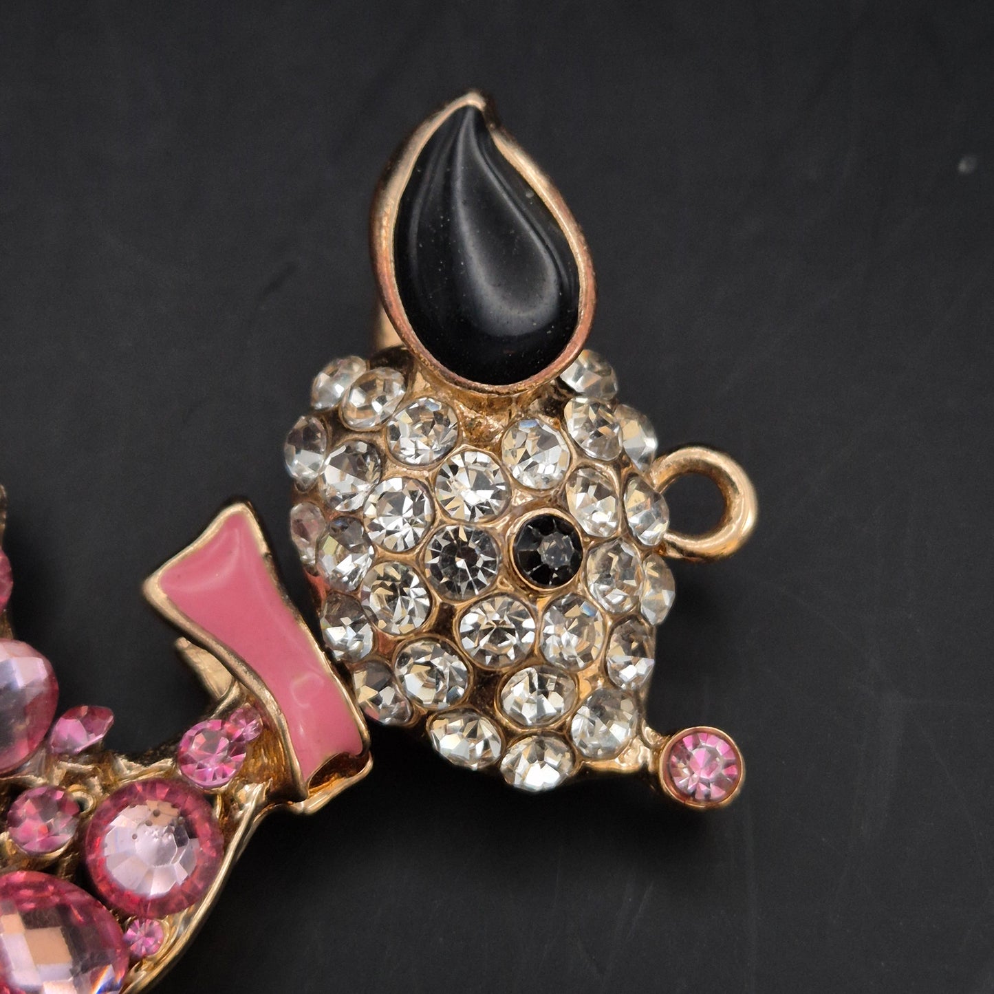 Funkelnde Reh Brosche mit Strassbesatz – Verspieltes Design in Goldoptik