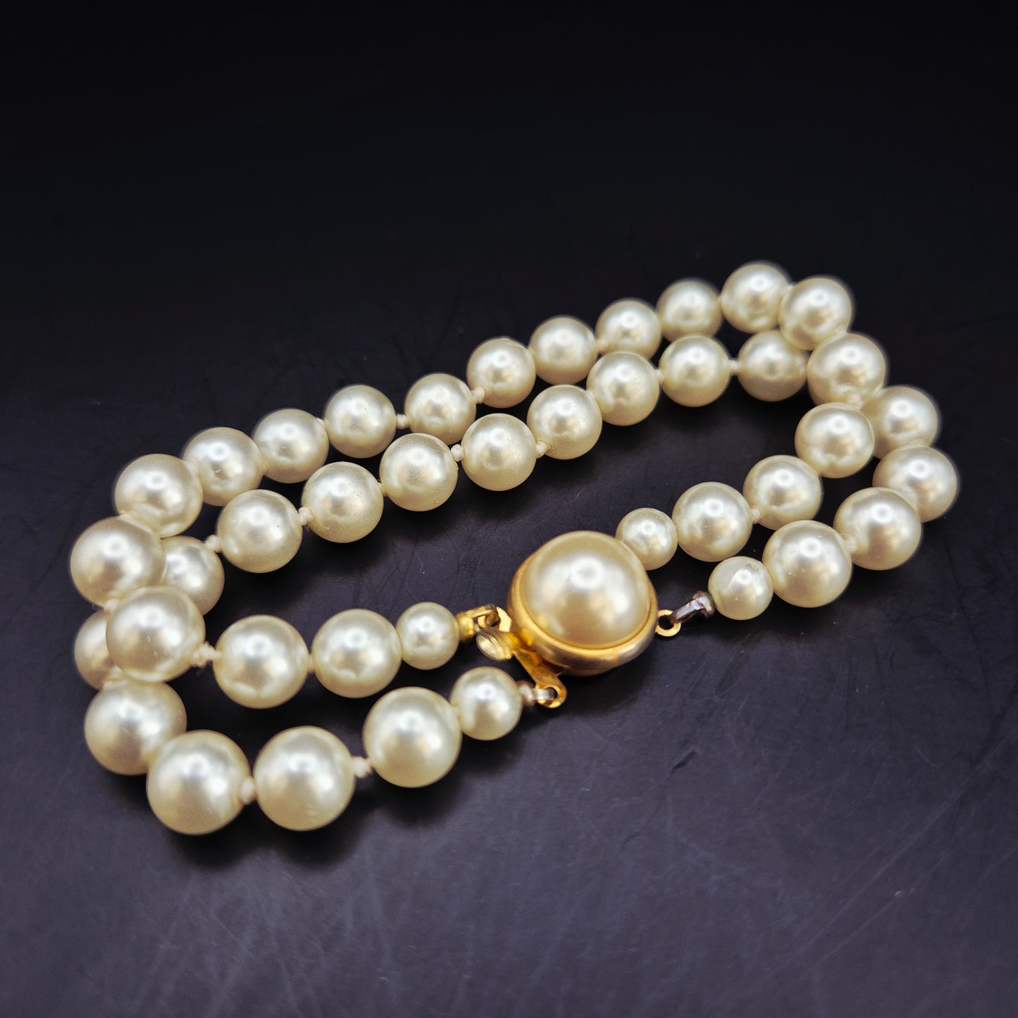 Elegantes Perlen Armband – Zweireihiges Design mit goldenem Verschluss