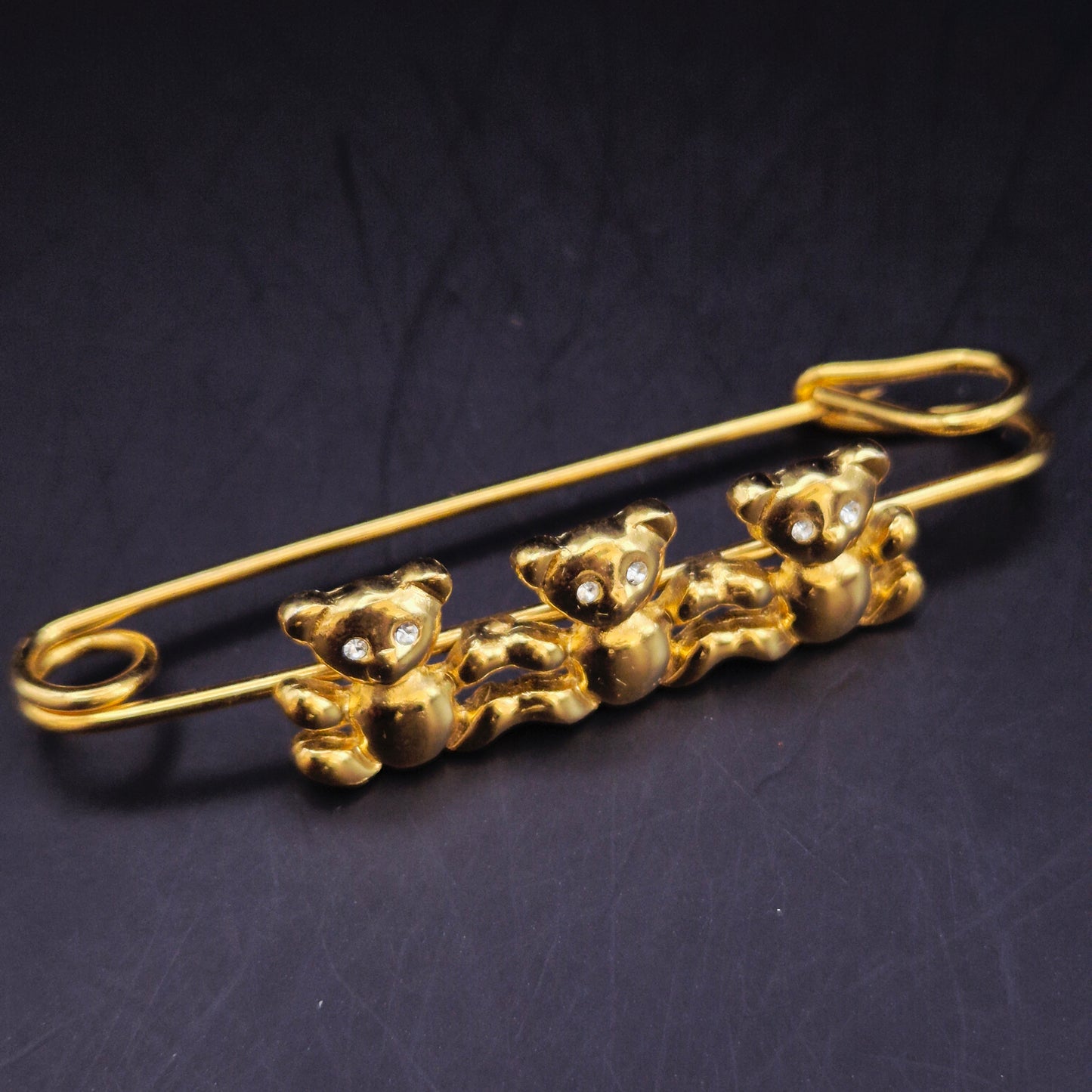Goldene Teddybären Brosche – Verspieltes Design mit Funkelnden Augen